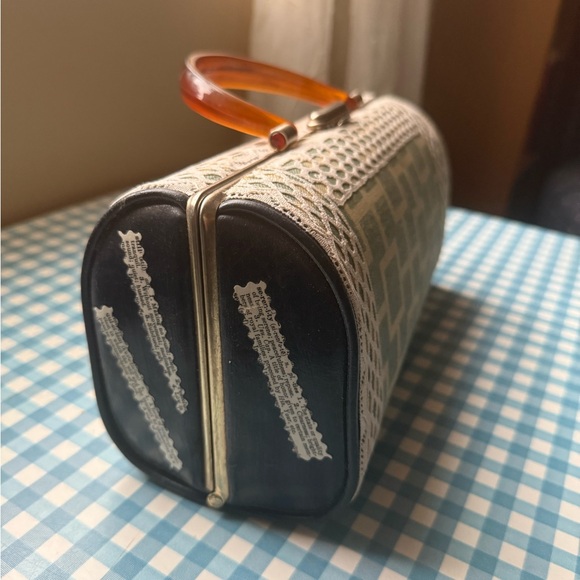 One-of-a-Kind Vintage Clamshell Open Purse Blue Cream Fabric - Picture 5 of 10